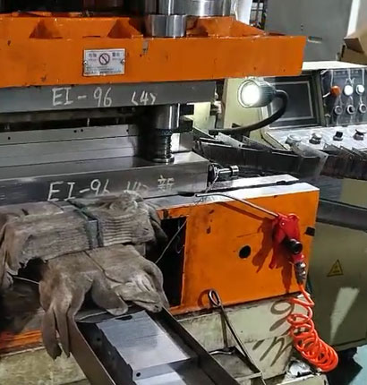 EI Auto  PUNCHING Line